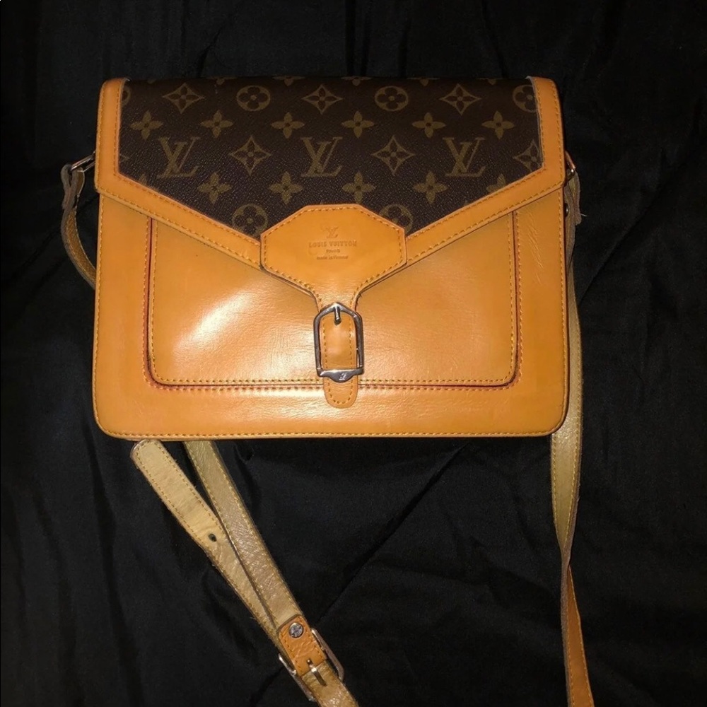 Louis Vuitton Shoulder Bag